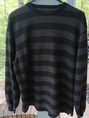 Van Heusen Black and Charcoal Striped Crewneck Sweatshirt/sweater. Sz.L